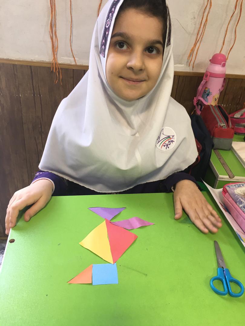 بازی با تانگرام در زنگ ریاضی کلاس سوم